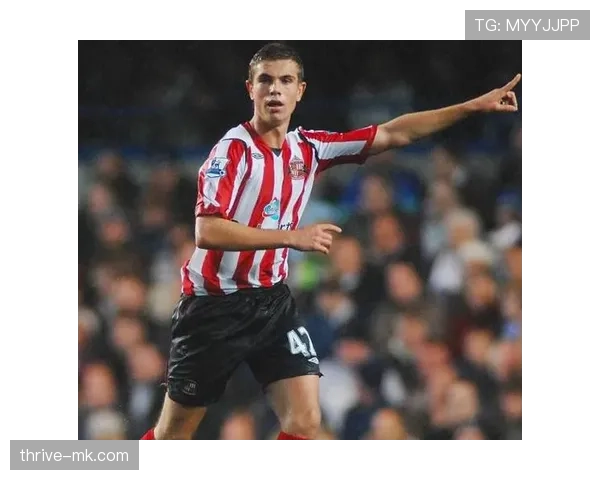 亨德森掌控中场节奏，成功引领球队战术革新