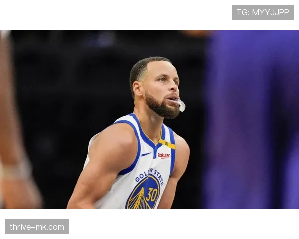 张伯伦低位单打对比库里无球三分，得分来源截然不同