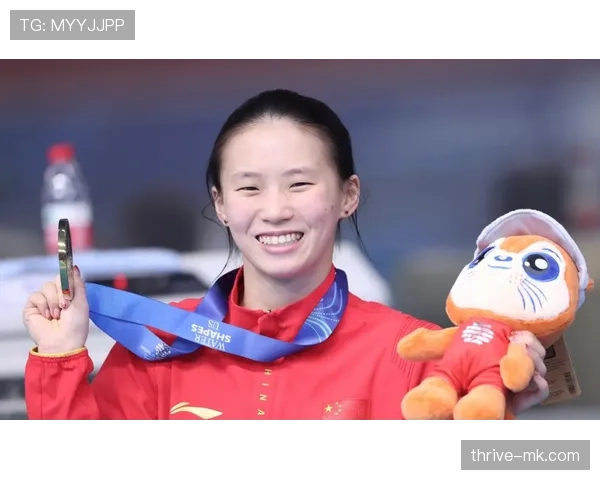 陈芋汐训练完偷偷吃炸鸡被拍，这自律人设还绷得住吗？